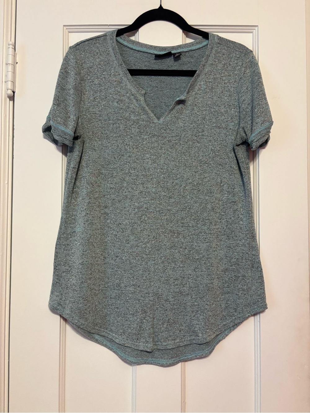 a.n.a Heather Light Gray V-Neck Short Sleeve Tee